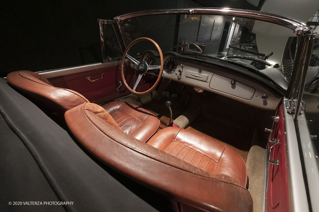 _DSF1376.jpg - 30/01/2020. Torino: Al Mauto una mostra dedicata ai 70 anni del mito torinese Lancia Aurelia.Il Museo Nazionale dellâ€™Automobile di Torino ha inaugurato la mostra "LANCIA AURELIA 1950 â€“ 2020. MITO SENZA TEMPO", uno straordinario percorso espositivo, che racconta, con il contributo di 18 esemplari dâ€™eccezione â€“ di serie e fuoriserie â€“ lâ€™evoluzione del modello presentato per la prima volta al pubblico proprio a Torino nel 1950.â€œ Nella foto interno Lancia Aurelia B24S convertibile 1956