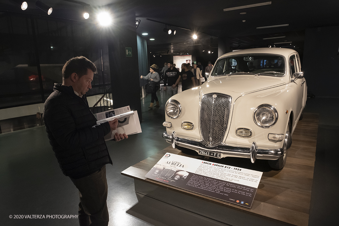 _DSF1800.jpg - 30/01/2020. Torino: Al Mauto una mostra dedicata ai 70 anni del mito torinese Lancia Aurelia.Il Museo Nazionale dellâ€™Automobile di Torino ha inaugurato la mostra "LANCIA AURELIA 1950 â€“ 2020. MITO SENZA TEMPO", uno straordinario percorso espositivo, che racconta, con il contributo di 18 esemplari dâ€™eccezione â€“ di serie e fuoriserie â€“ lâ€™evoluzione del modello presentato per la prima volta al pubblico proprio a Torino nel 1950.â€œ Nella foto un momento della visita