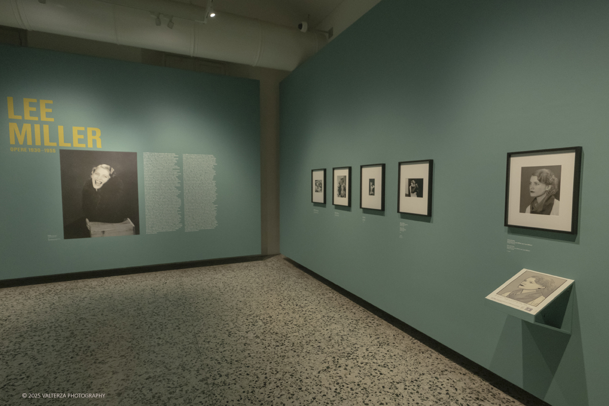 _DSF2000.jpg - 30/09/2025. Torino.  Un viaggio in 160 immagini, tutte provenienti dai Lee Miller Archives, per riscoprire gli infiniti sguardi della straordinaria fotografa americana. Nella foto parte dell'allestimento della mostra