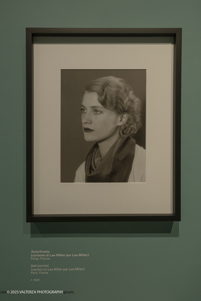 _DSF2006.jpg - 30/09/2025. Torino.  Un viaggio in 160 immagini, tutte provenienti dai Lee Miller Archives, per riscoprire gli infiniti sguardi della straordinaria fotografa americana. Nella fotoAutoritratto Parigi, c. 1930