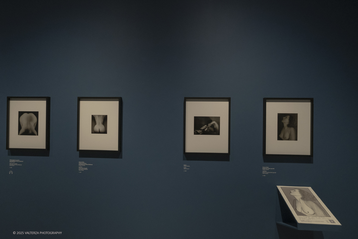 _DSF2032.jpg - 30/09/2025. Torino.  Un viaggio in 160 immagini, tutte provenienti dai Lee Miller Archives, per riscoprire gli infiniti sguardi della straordinaria fotografa americana. Nella foto parte dell'allestimento della mostra