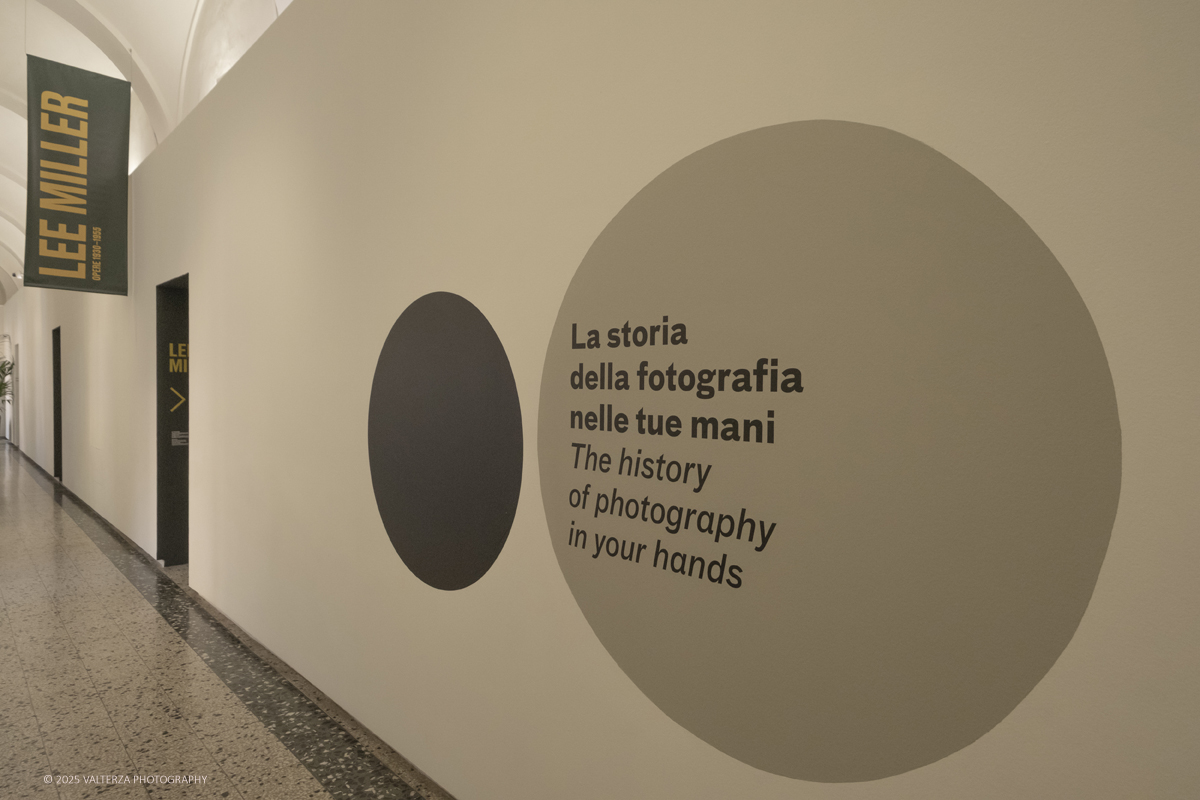 _DSF2177.jpg - 30/09/2025. Torino.  Un viaggio in 160 immagini, tutte provenienti dai Lee Miller Archives, per riscoprire gli infiniti sguardi della straordinaria fotografa americana. Nella foto parte dell'allestimento della mostra