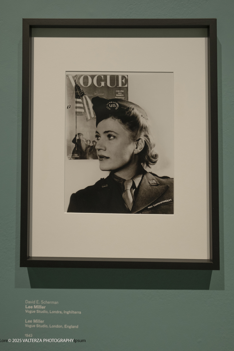 _DSF2282.jpg - 30/09/2025. Torino.  Un viaggio in 160 immagini, tutte provenienti dai Lee Miller Archives, per riscoprire gli infiniti sguardi della straordinaria fotografa americana. Nella foto ritratto di Lee Miller fotografata da david E. Sherman Londra, 1943