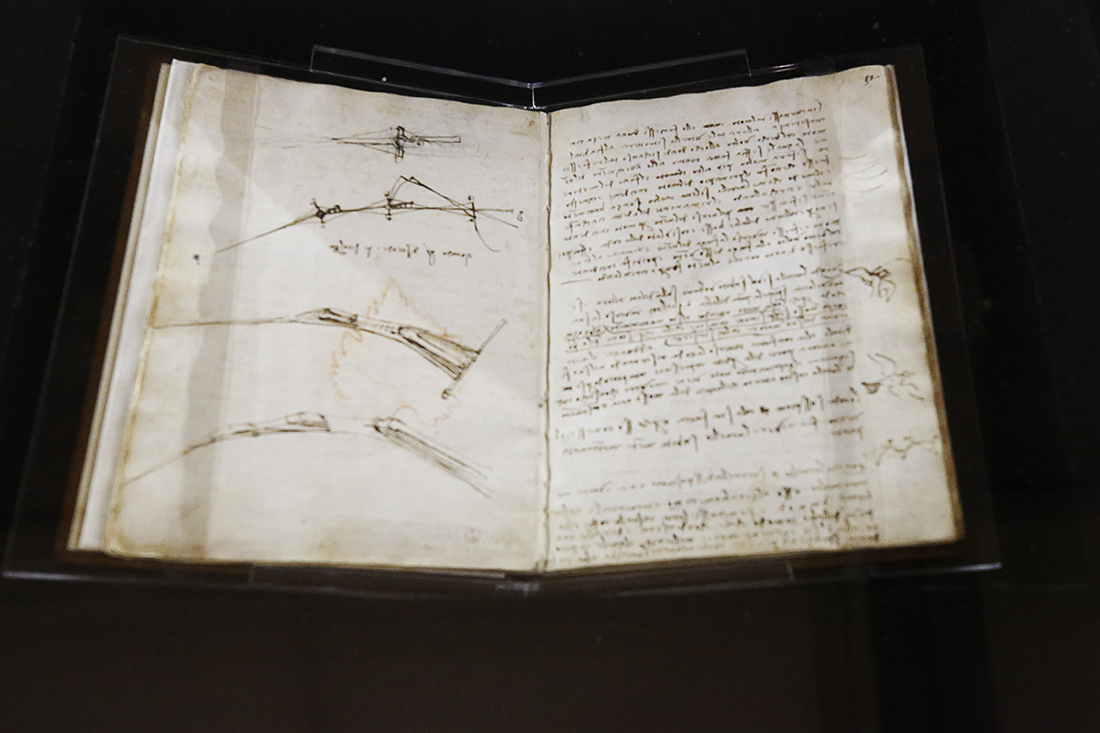 _X9B7831.jpg - 15/04/2019. Torino. La Mostra celebra i cinquecento anni della morte di Leonardo.Il percorso ruota interno al nucleo di disegni autografidi Leonardo da VInci conservati alla Biblioteca reale di Torino. Nella foto il codice sul volo degli uccelli circa 1505