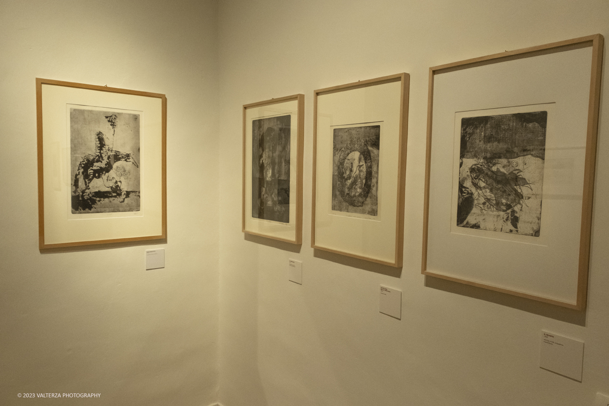 _DSF7715.jpg - 30/03/2023. Torino. Nella ricorrenza del centenario della nascita  la mostra presenta una selezione di piÃ¹ di cinquanta opere dellâ€™intellettuale torinese, tra cui varie mai esposte prima, allestite allâ€™interno di un percorso che documenta il piÃ¹ recente lavoro dâ€™indagine sui vari aspetti dellâ€™attivitÃ  artistica di Lattes. Nella foto parte dell'allestimento della mostra