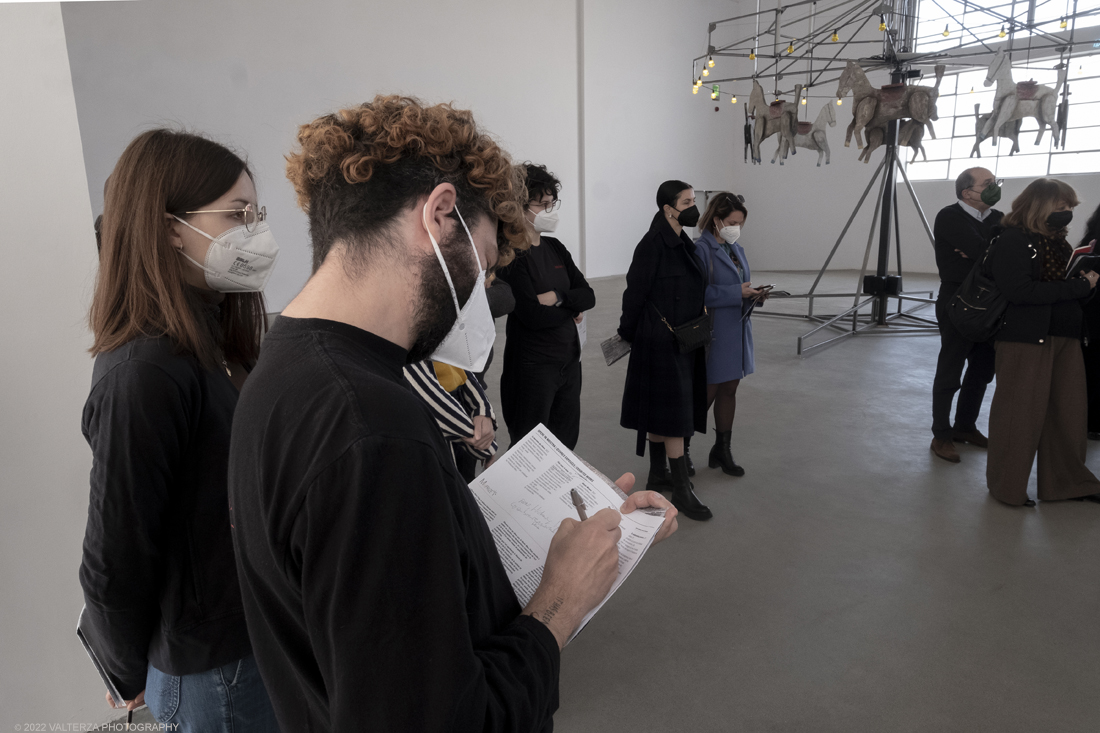 _DSF4480.jpg - 21/02/2922. Torino. La Fondazione Merz presenta la prima personale in Italia dellâ€™artista francese Bertille Bak (Arras, Francia, 1983). Lâ€™inedito progetto espositivo site-specific, curato da Caroline Bourgeois, curatrice alla Collezione Pinault di Parigi, prende il titolo dallâ€™opera principale, la video installazione Mineur Mineur (Minatore minorenne). Nella foto  un momento della presentazzione della mostra da parte della curatrice Caroline Bourgeois