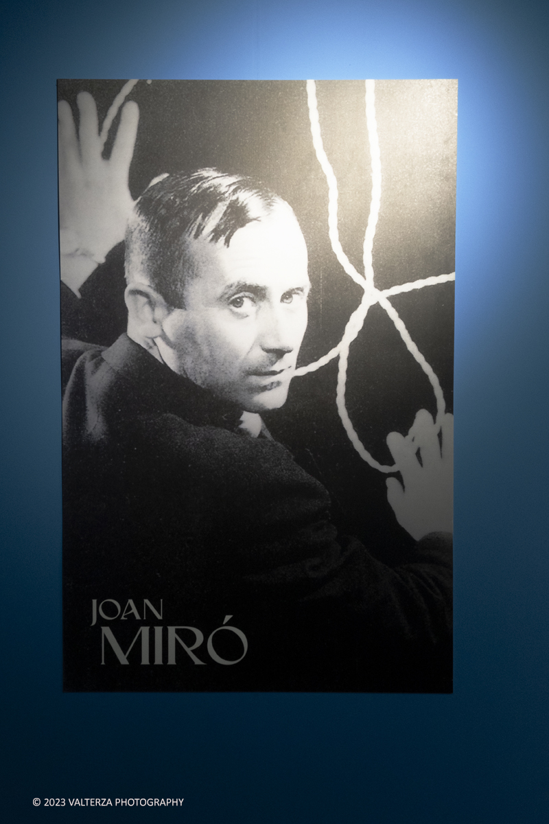 _DSF2723.jpg - 27/10/2023. Torino.  Mostra antologica dedicata allâ€™artista catalano MirÃ². A quarantâ€™anni dalla sua scomparsa lâ€™esposizione, che comprende quasi 200 opere, celebra la sua prolifica arte improntata alla joie de vivre con una raccolta di opere datate 1924 - 1981, la maggior parte delle quali mai esposte al pubblico. In mostra al Mastio della Cittadella dal 28 ottobre a 14 gennaio. Nella foto  ritratto di Joan MirÃ³