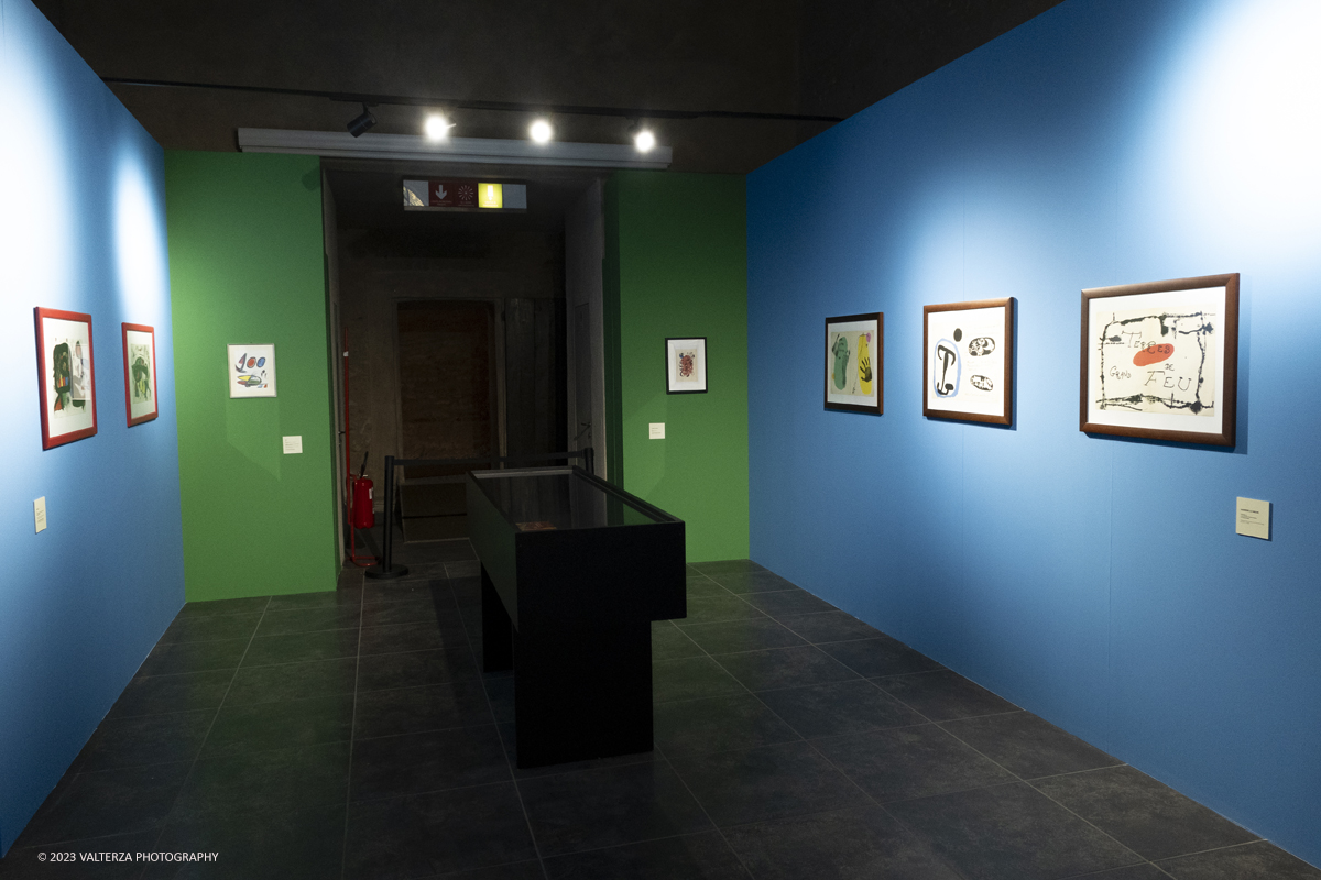 _DSF2742.jpg - 27/10/2023. Torino.  Mostra antologica dedicata allâ€™artista catalano MirÃ². A quarantâ€™anni dalla sua scomparsa lâ€™esposizione, che comprende quasi 200 opere, celebra la sua prolifica arte improntata alla joie de vivre con una raccolta di opere datate 1924 - 1981, la maggior parte delle quali mai esposte al pubblico. In mostra al Mastio della Cittadella dal 28 ottobre a 14 gennaio. Nella foto Joan MirÃ³ sala dedicata alla rivista Derriere le Miroir, MirÃ² fu uno dei grandi protagonisti di questa rivista