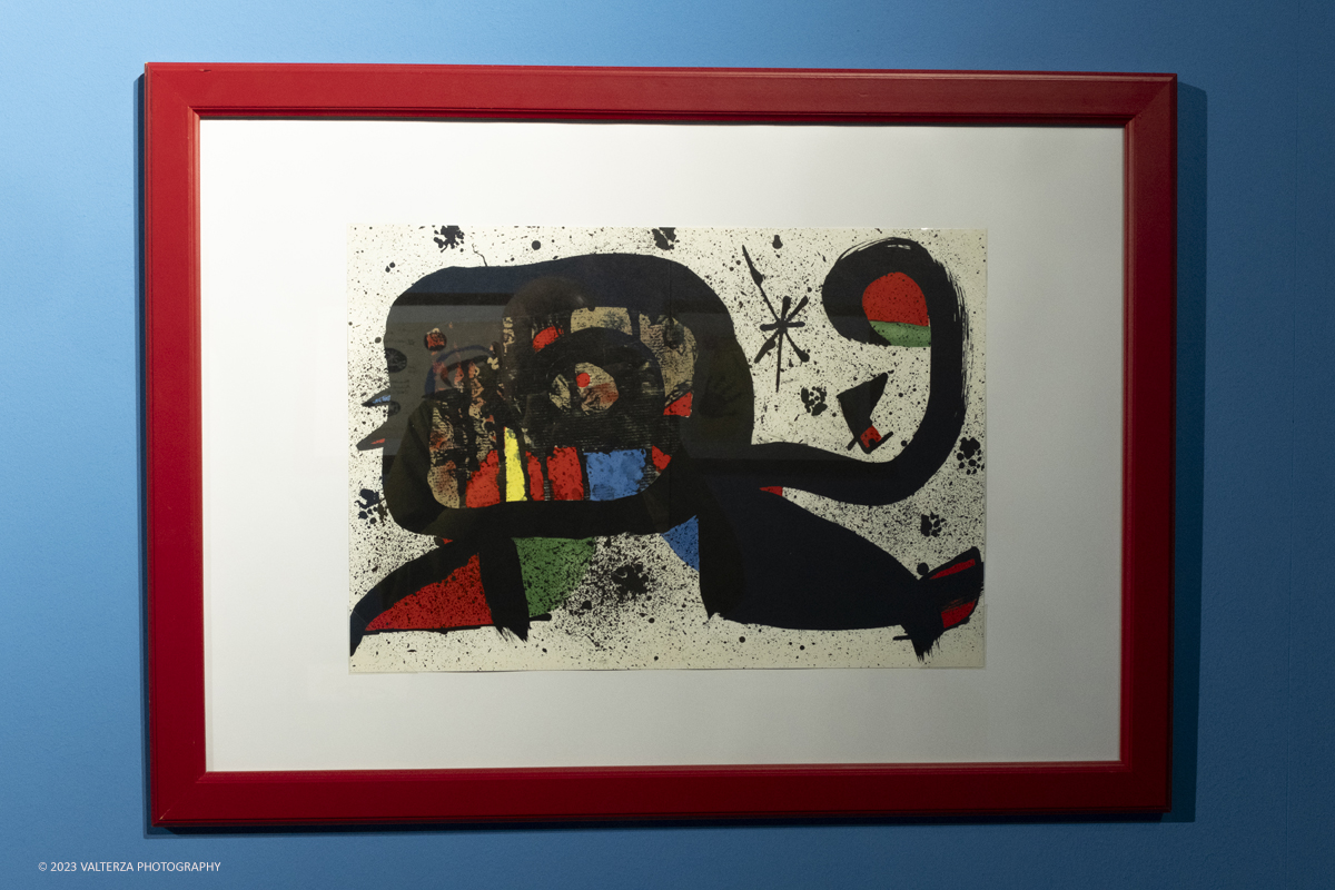 _DSF2757.jpg - 27/10/2023. Torino.  Mostra antologica dedicata allâ€™artista catalano MirÃ². A quarantâ€™anni dalla sua scomparsa lâ€™esposizione, che comprende quasi 200 opere, celebra la sua prolifica arte improntata alla joie de vivre con una raccolta di opere datate 1924 - 1981, la maggior parte delle quali mai esposte al pubblico. In mostra al Mastio della Cittadella dal 28 ottobre a 14 gennaio. Nella foto Joan MirÃ³, Dibujos catalogo dell'omonima mostra 1978