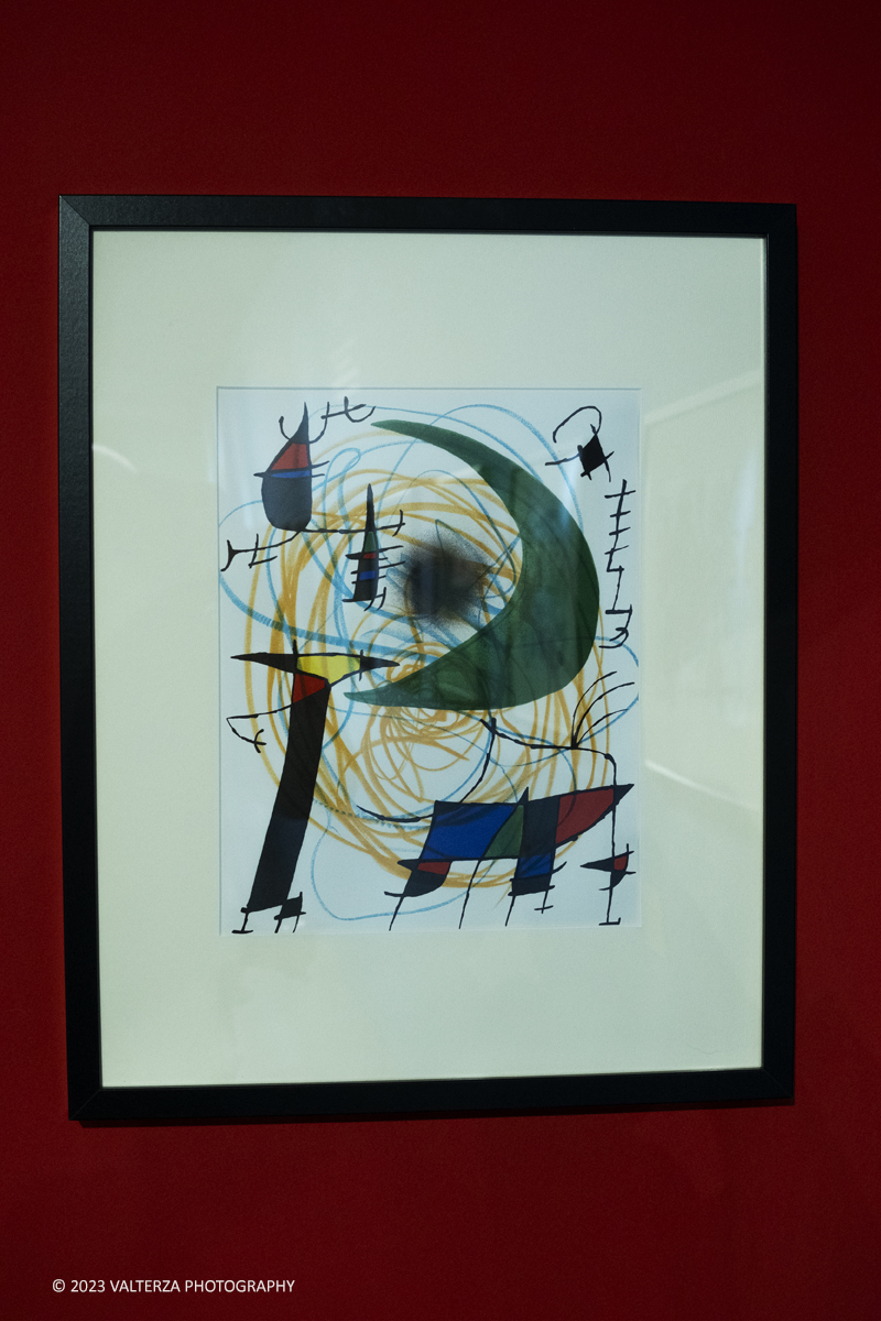 _DSF2801.jpg - 27/10/2023. Torino.  Mostra antologica dedicata allâ€™artista catalano MirÃ². A quarantâ€™anni dalla sua scomparsa lâ€™esposizione, che comprende quasi 200 opere, celebra la sua prolifica arte improntata alla joie de vivre con una raccolta di opere datate 1924 - 1981, la maggior parte delle quali mai esposte al pubblico. In mostra al Mastio della Cittadella dal 28 ottobre a 14 gennaio. Nella foto Joan MirÃ³ Lithographie V 1972