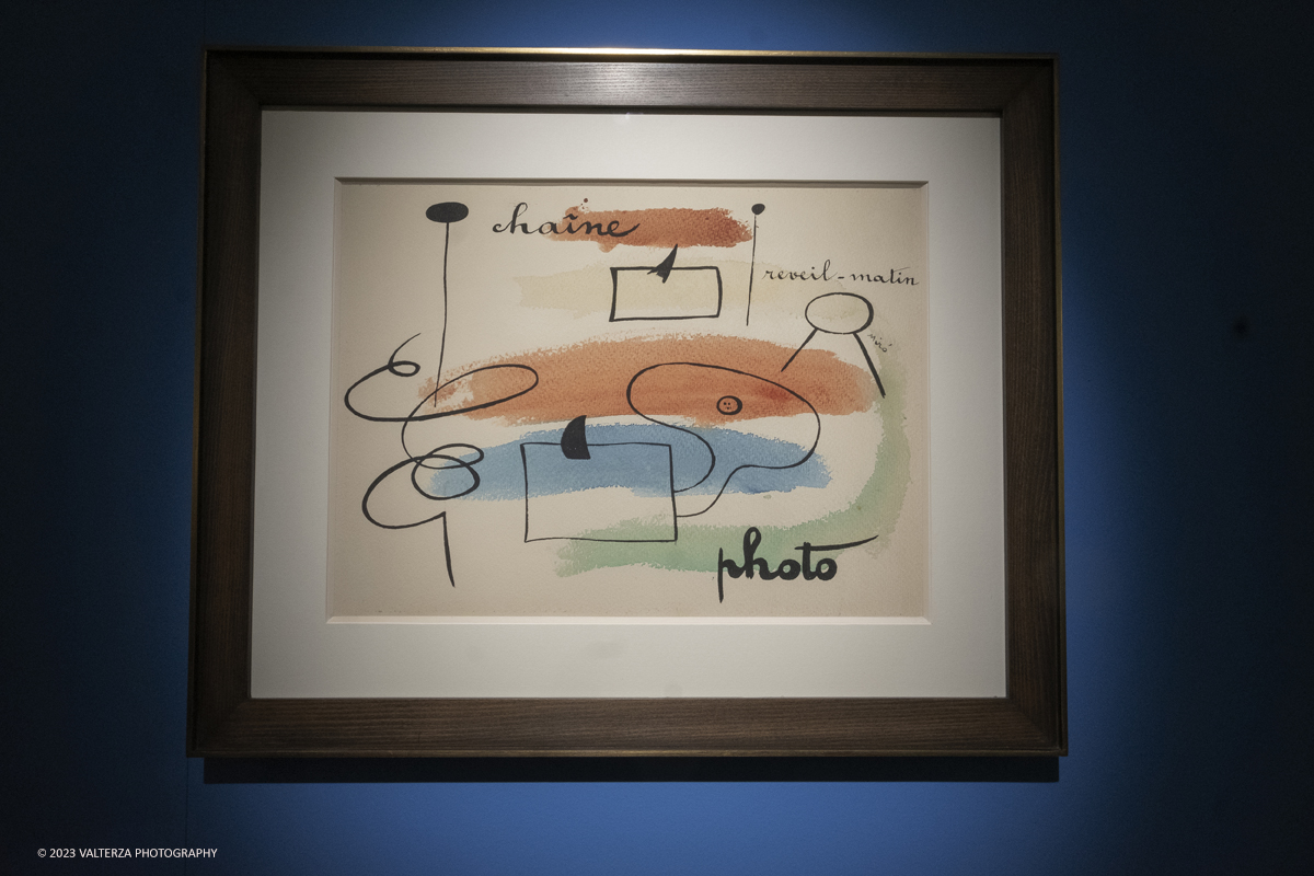_DSF7994.jpg - 27/10/2023. Torino.  Mostra antologica dedicata allâ€™artista catalano MirÃ². A quarantâ€™anni dalla sua scomparsa lâ€™esposizione, che comprende quasi 200 opere, celebra la sua prolifica arte improntata alla joie de vivre con una raccolta di opere datate 1924 - 1981, la maggior parte delle quali mai esposte al pubblico. In mostra al Mastio della Cittadella dal 28 ottobre a 14 gennaio. Nella foto Joan MirÃ³ Signes et Figurations  1935