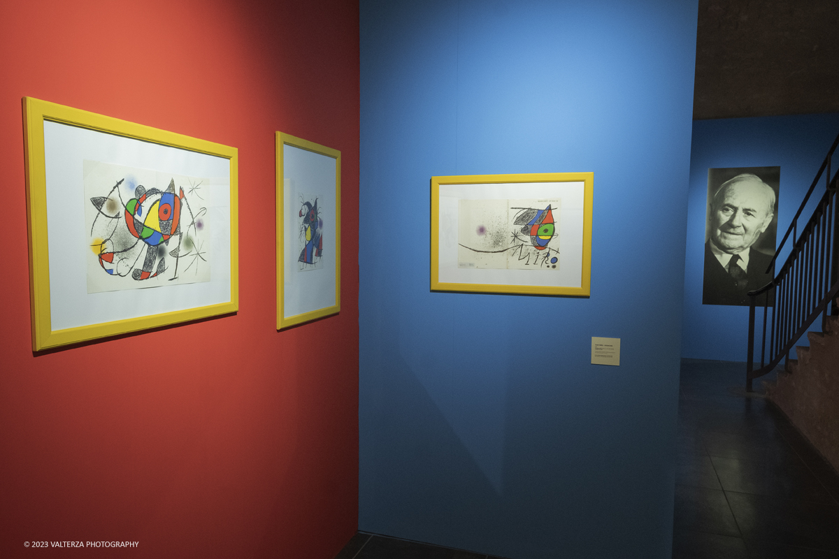 _DSF8102.jpg - 27/10/2023. Torino.  Mostra antologica dedicata allâ€™artista catalano MirÃ². A quarantâ€™anni dalla sua scomparsa lâ€™esposizione, che comprende quasi 200 opere, celebra la sua prolifica arte improntata alla joie de vivre con una raccolta di opere datate 1924 - 1981, la maggior parte delle quali mai esposte al pubblico. In mostra al Mastio della Cittadella dal 28 ottobre a 14 gennaio. Nella foto Joan MirÃ³, parte dell'allestimento della mostra