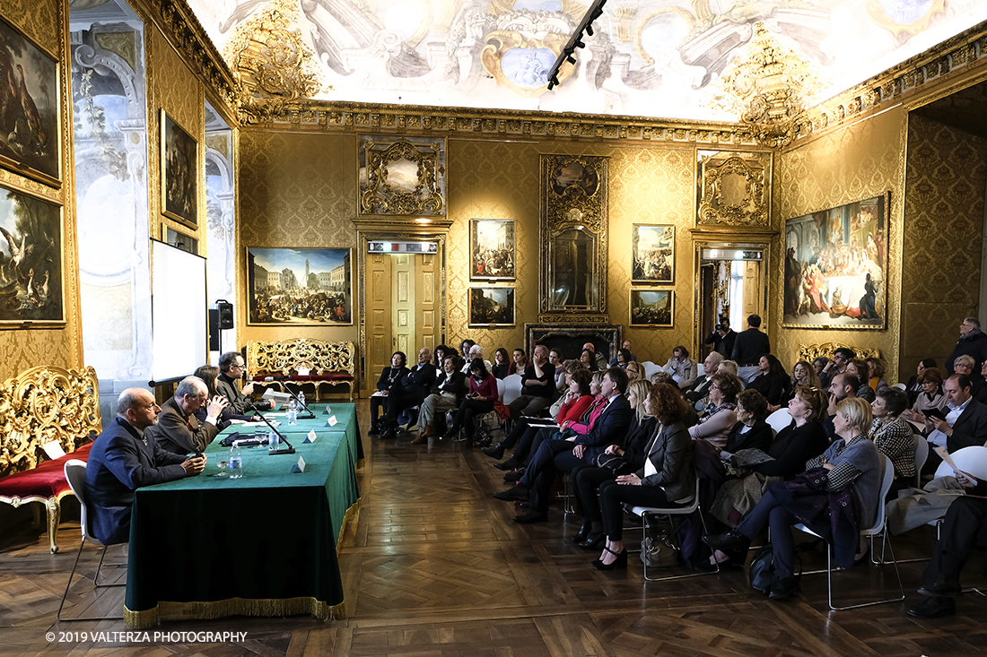 DSCF1014.jpg - 04/04/2019. Torino. Mostra multimediale che da vita a 4 sculture gotiche provenienti dalla cattedrale di Notre-Dame de Paris. Le quatrro teste della mostra sono presentate in un coinvolgente allestimento audiovisivo che ricrea uno sfondo architettonico ed ambientale per le sculture, arricchendo la visita con con proiezioni e voci fuori campo, che animano i quattro personaggi e ne raccontano la storia. Nella foto un momento della presentazione della mostra alla stampa in anteprima.