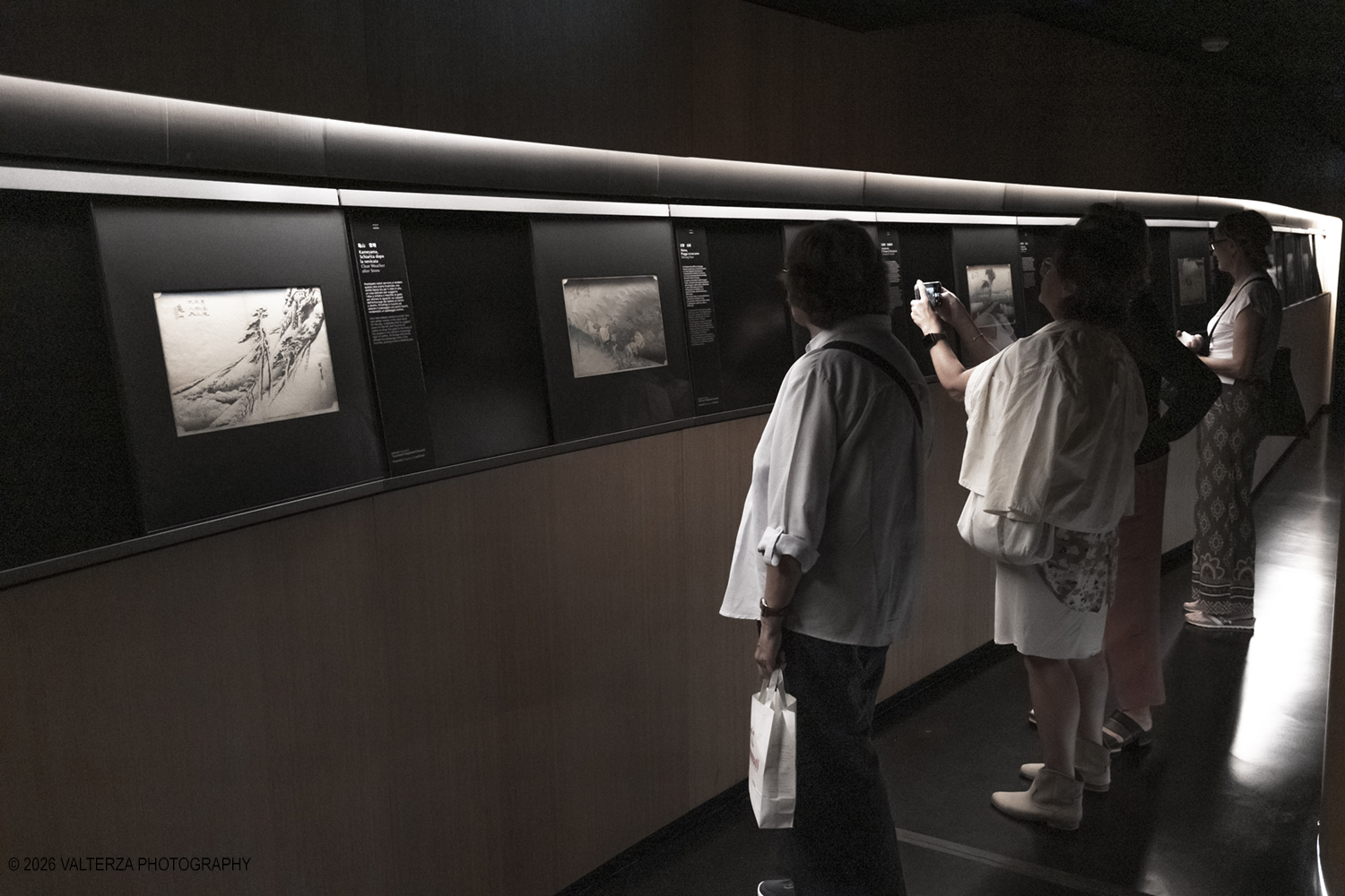 _DSF6745.jpg - 23/07/2026. Torino. Paesaggi da sogno / Dreamscapes Le 53 stazioni della TokaidoIl MAO presenta la mostra dedicata allâ€™omonima serie di stampe di Hiroshige che ci trasporta sulla leggendaria Via del Mare Orientale, fra lâ€™antica capitale imperiale Kyoto ed Edo, lâ€™odierna Tokyo. Nella foto in visita alla mostra