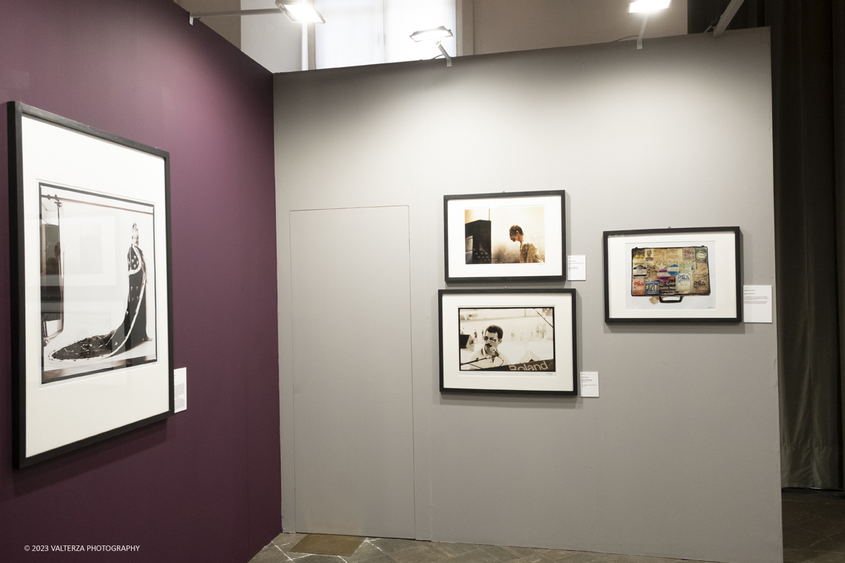 _DSF1783.jpg - 05/04/2023. Torino. La mostra Peter Hince  Queen Experience.,  documenta il fruttuoso rapporto di amicizia e lavoro tra l'artista londinese e la formazione capitanata dal compianto Freddie Mercury  con oltre sessanta scatti realizzati dall'amico e collaboratore della band Peter Hince ,arricchiti da un centinaio di cimeli, poster, dischi e filmati d'epoca. Nella foto parte della installazione della mostra