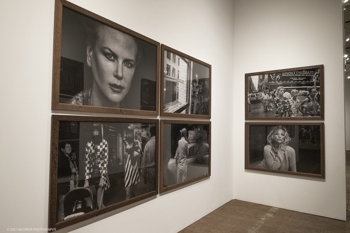 _DSF5177.jpg - 12/05/2021. Torino. Questa mostra, frutto della collaborazione tra Paratissima, la Peter Lindbergh foundation  ed Il Kunstpalast di Dusseldorf Ã¨ un autoritratto e, allo stesso tempo,un grande omaggio al maestro perchÃ¨ Ã¨ un progetto voluto e curato da lui personalmente  prima di lasciarci prematuramente. Nella foto gruppo di immagini in esposizione