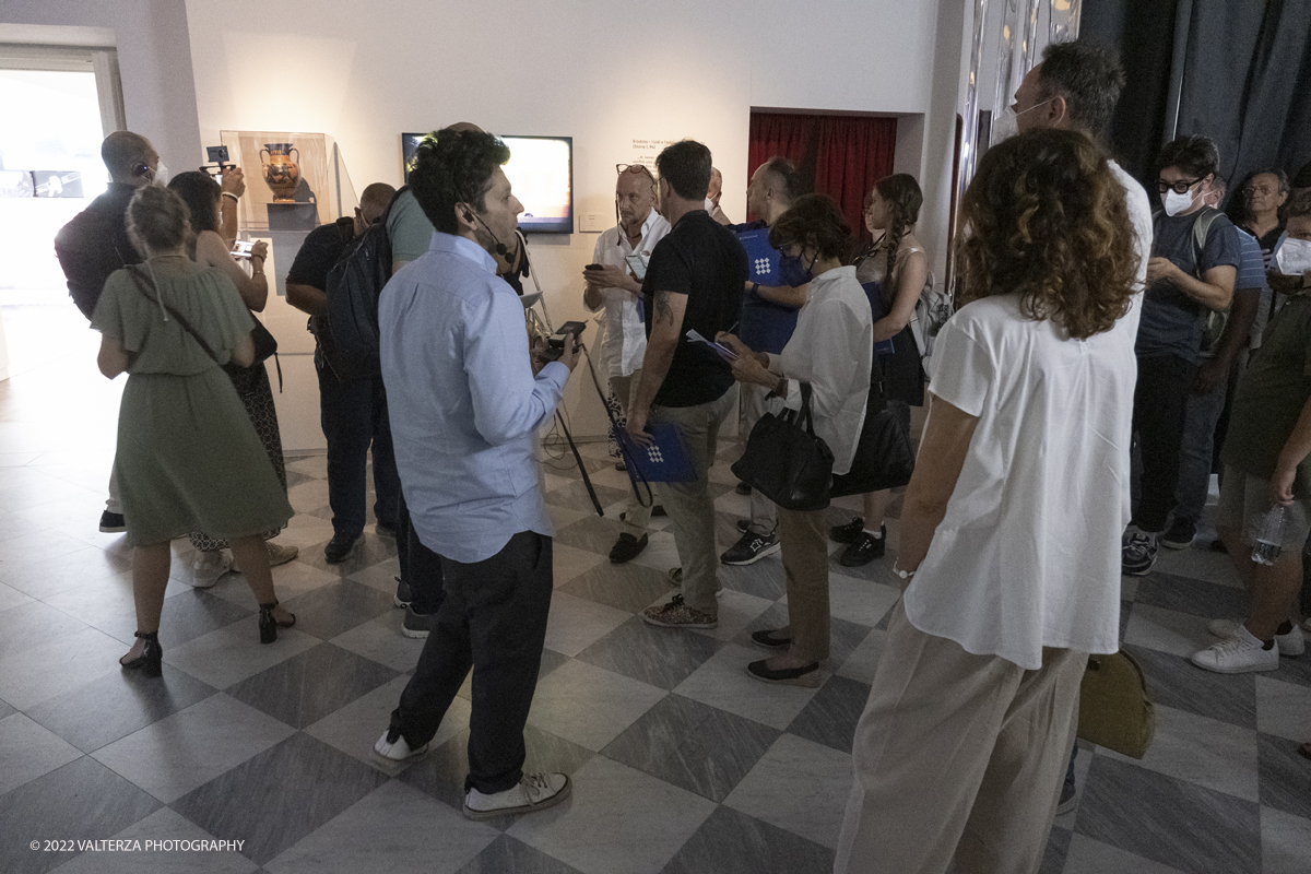 DSCF0713.jpg - 22/07/2022. Torino. La Reggia di Venaria presenta PLAY. Videogame, arte e oltre, una grande mostra che indaga i videogiochi come â€œdecima forma dâ€™arteâ€� praticata da 3 miliardi di persone nel mondo, riconoscendone i profondi impatti nella societÃ  contemporanea. Nella foto visita alla mostra guidata dal curatore Fabio Viola