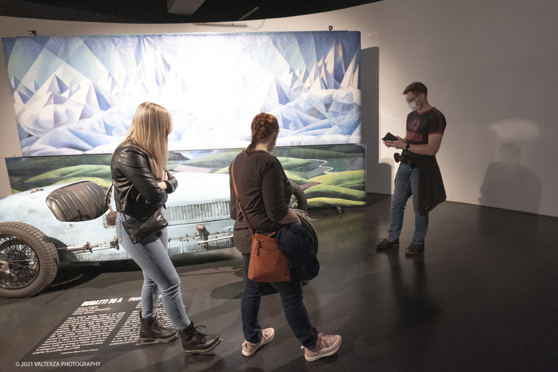 _DSF3963.jpg - 26/10/2021. Torino. Una mostra fotografica con le immagini del fotografo Adriano Scoffone racconta gli anni â€˜20 e â€˜30 della Provincia Granda e gli audaci piloti della Cuneo - Colle della Maddalena Nuvolari, Varzi, Campari e diversi altri. Nella foto una rara Bugatti 35 in mostra, uguale a quella con cui Avattaneo si ribaltÃ² durante la gara.