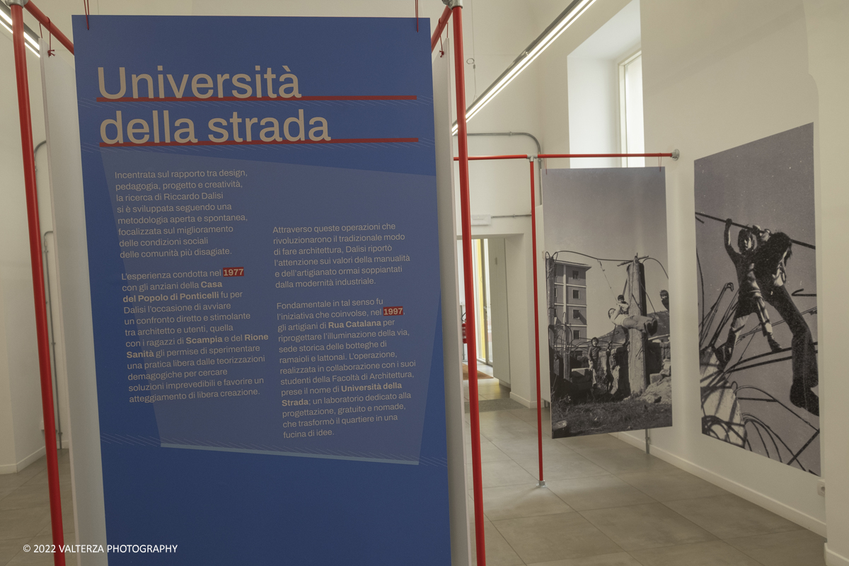 _DSF8756.jpg - 04/05/2022. Torino. Al circolo del Design Riccardo Dalisi e la Partecipazione come progetto. Nella foto parte dell'allestimento della mostra. Il Rione Traiano di Napoli e la partecipazione come progetto
