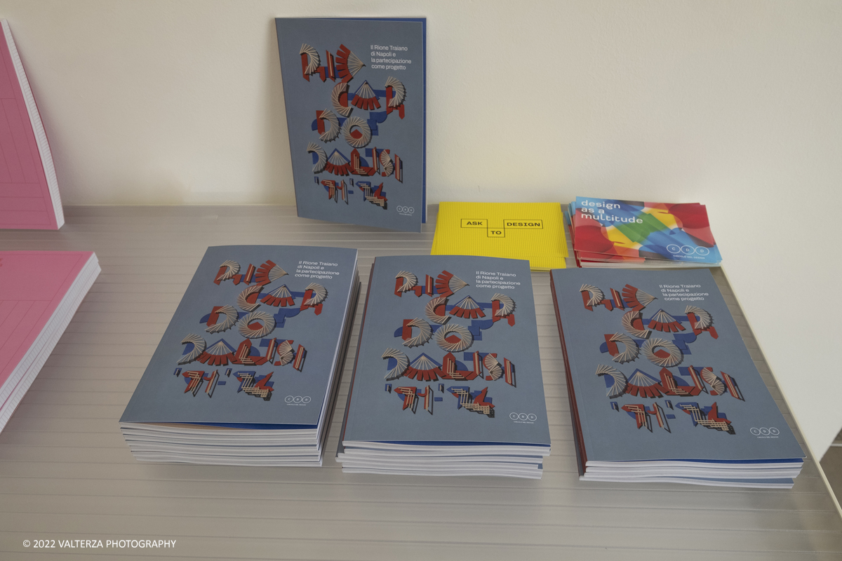 _DSF8847.jpg - 04/05/2022. Torino. Al circolo del Design Riccardo Dalisi e la Partecipazione come progetto. Nella foto il catalogo della mostra