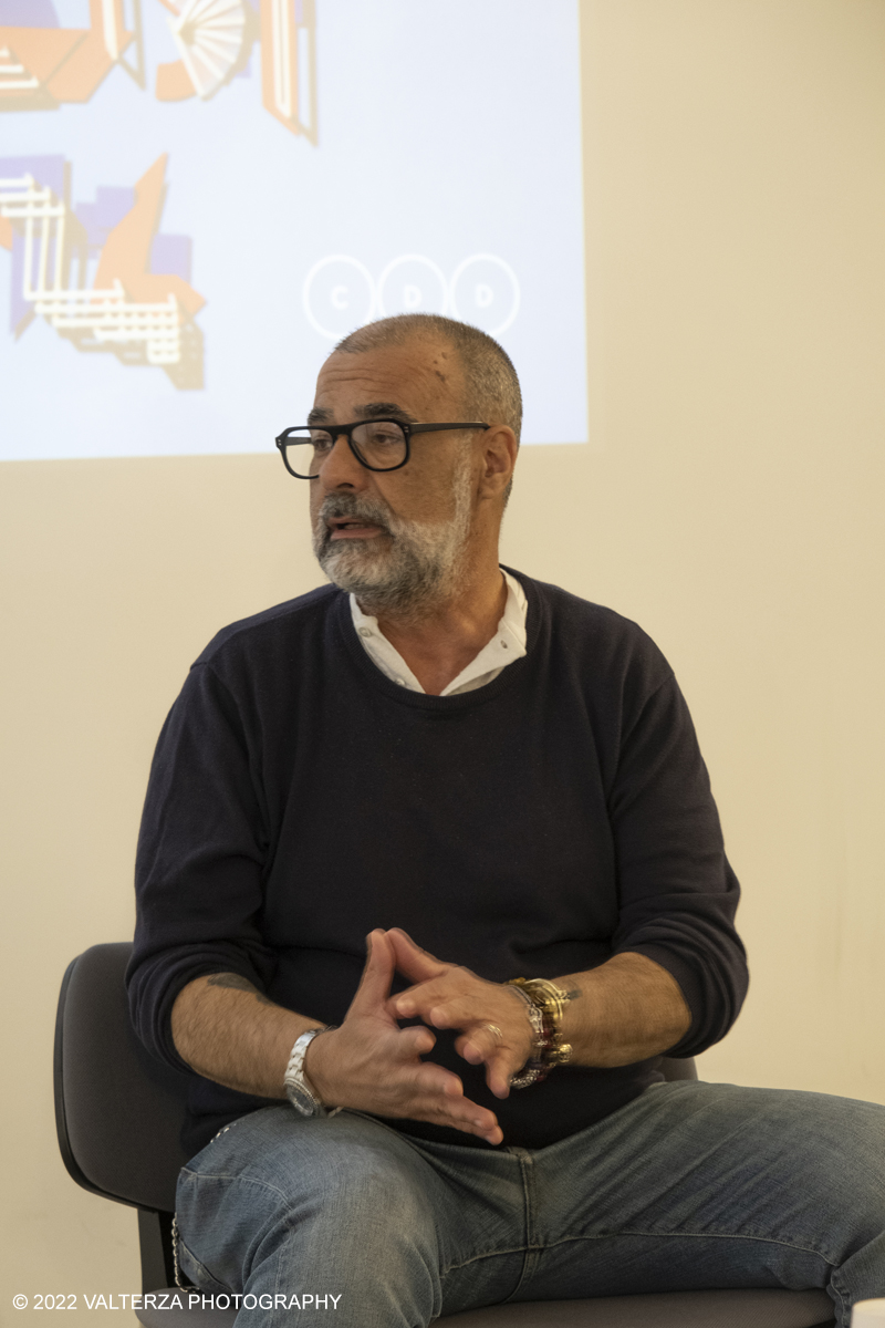 _DSF8976.jpg - 04/05/2022. Torino. Al circolo del Design Riccardo Dalisi e la Partecipazione come progetto. Nella foto l'intervento del curatore Luca Beatrice alla conferenza di presentazione della mostra