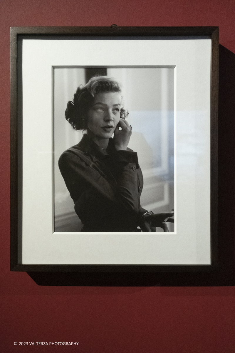 _DSF4970.jpg - 16/030/2023. Torino   Lâ€™esposizione , curata da Anne Morin,  riunisce 156 fotografie, la maggior parte delle quali originali per raccontare la carriera di Ruth Orkin, fotoreporter, fotografa e regista statunitense, tra le piÃ¹ rilevanti del XX secolo,  la cui opera Ã¨ ancora oggi poco nota.Nella foto Lauren Bacall N.Y. 1950