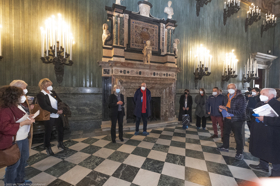 _DSF7004.jpg - 15/03/2022. Torino. Tour delle tavole apparecchiate di Palazzo Reale in occasione del nuovo allestimento della Sala da pranzo che resterÃ  aperta al pubblico dal 17 Marzo al 17 Luglio. Nella foto la direttrice dei Musei Reali Enrica Pagella con i suoi collaboratori presenta il nuovo allestimento ed il tour Splendori della Tavola
