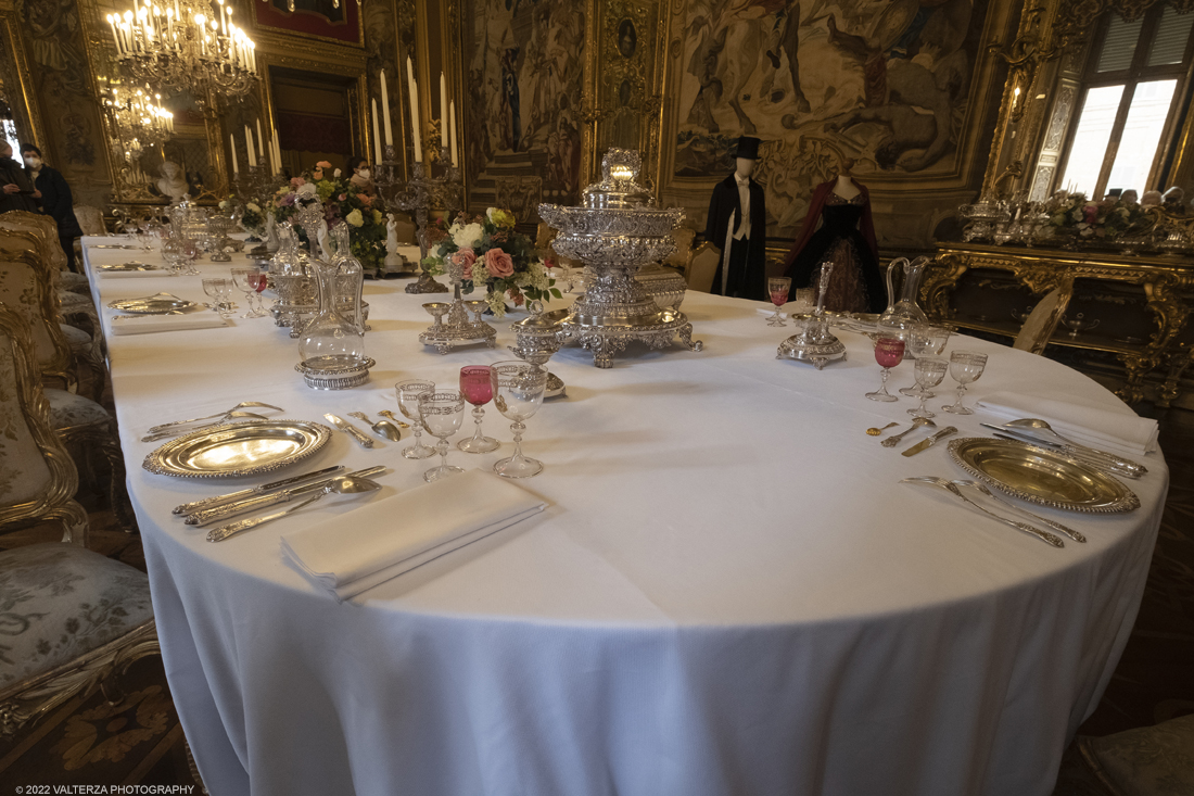 _DSF7034.jpg - 15/03/2022. Torino. Tour delle tavole apparecchiate di Palazzo Reale in occasione del nuovo allestimento della Sala da pranzo che resterÃ  aperta al pubblico dal 17 Marzo al 17 Luglio. Nella foto la nuova mise en place Ã¨ incentrata sul fastoso corredo da tavolo in argento realizzato a Parigi per il Re carlo Alberto da Charles-Nicolas Odiot nel 1833 e impreziosita da cristalli e porcellane dei Musei Reali.