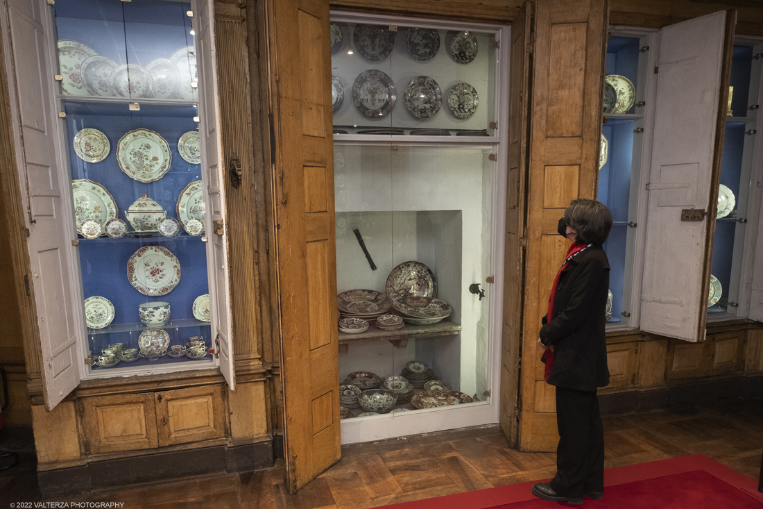 _DSF7112.jpg - 15/03/2022. Torino. Tour delle tavole apparecchiate di Palazzo Reale in occasione del nuovo allestimento della Sala da pranzo che resterÃ  aperta al pubblico dal 17 Marzo al 17 Luglio. Nella foto collezione di porcellane orientali nella Sala del lavaggio