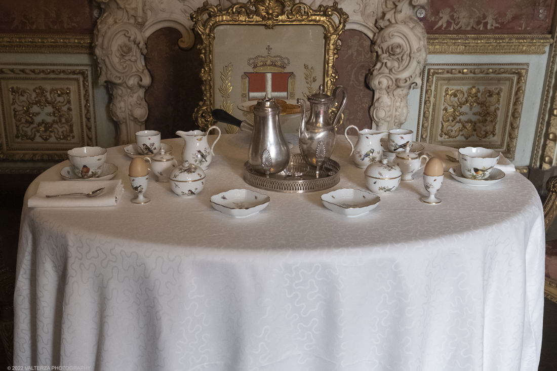 _DSF7151.jpg - 15/03/2022. Torino. Tour delle tavole apparecchiate di Palazzo Reale in occasione del nuovo allestimento della Sala da pranzo che resterÃ  aperta al pubblico dal 17 Marzo al 17 Luglio. Nella foto il servizio uccelli ed insetti della fattura di Meissen (1896) nell'appartamento della Regina Elena