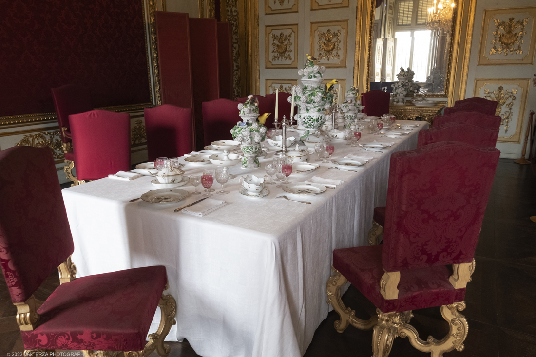 _DSF7157.jpg - 15/03/2022. Torino. Tour delle tavole apparecchiate di Palazzo Reale in occasione del nuovo allestimento della Sala da pranzo che resterÃ  aperta al pubblico dal 17 Marzo al 17 Luglio. Nella foto appartamento della Regina Elena , Sala da Pranzo ornata dai vasi settecenteschi a motivo "palla di neve"