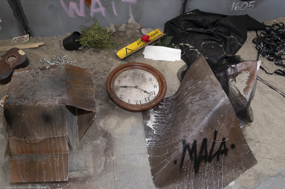 _DSF5003.jpg - 24/02/2022. Torino. Il percorso della mostra presenta oltre 90 opere di cui 30 murales a grandezza naturale realizzati da giovani street artist internazionali che raccontano il mondo del misterioso artista britannico, famoso per affrontare con ironia temi politici e di denuncia sociale. Nella foto dettaglio dell'installazione