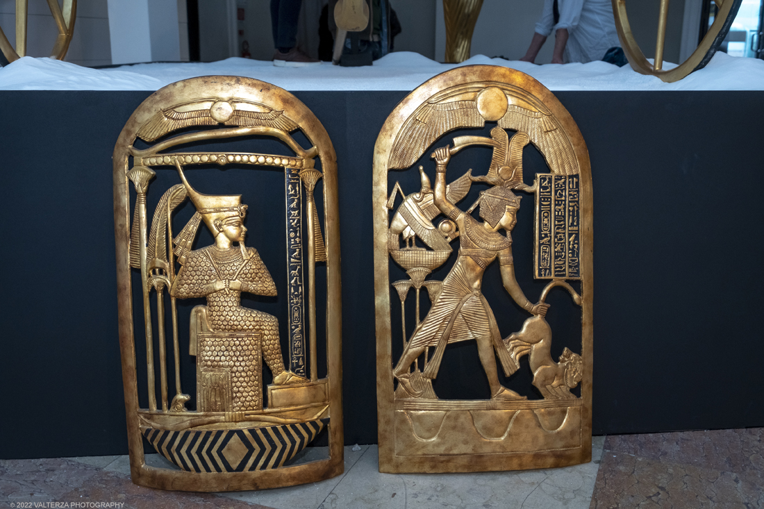 _DSF3984.jpg - 18/02/2022. Torino.Tutankhamon-viaggio verso l'eternitÃ  Ã¨ una mostra realizzata in occasione del centenario della scoperta della tomba, questo grazie alle circa cento riproduzioni dei reperti piÃ¹ importanti portati alla luce dall'archeologo Howard Carter nel 1922. Nella foto scudi di guerra.