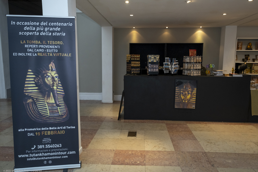 _DSF3985.jpg - 18/02/2022. Torino.Tutankhamon-viaggio verso l'eternitÃ  Ã¨ una mostra realizzata in occasione del centenario della scoperta della tomba, questo grazie alle circa cento riproduzioni dei reperti piÃ¹ importanti portati alla luce dall'archeologo Howard Carter nel 1922. Nella foto area di ingresso alla mostra.