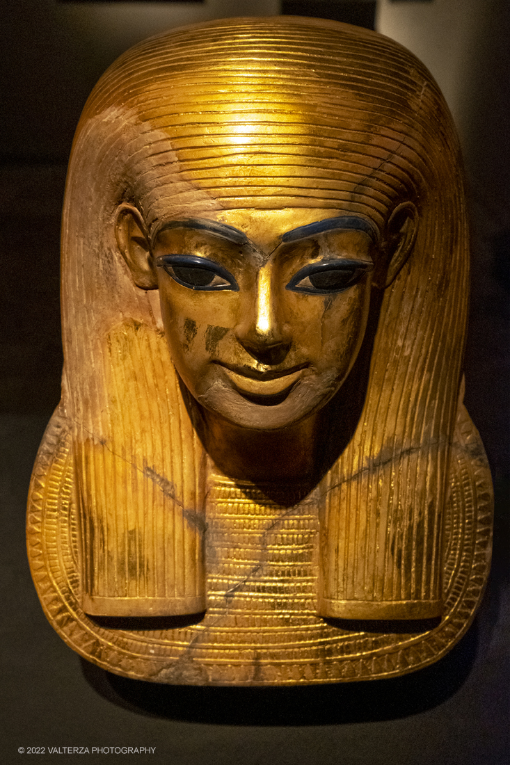 _DSF4014.jpg - 18/02/2022. Torino.Tutankhamon-viaggio verso l'eternitÃ  Ã¨ una mostra realizzata in occasione del centenario della scoperta della tomba, questo grazie alle circa cento riproduzioni dei reperti piÃ¹ importanti portati alla luce dall'archeologo Howard Carter nel 1922. Nella foto statua di Yuya bisnonno di Tutankhamon