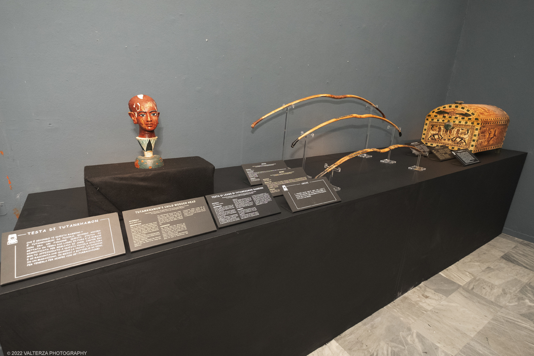 _DSF4073.jpg - 18/02/2022. Torino.Tutankhamon-viaggio verso l'eternitÃ  Ã¨ una mostra realizzata in occasione del centenario della scoperta della tomba, questo grazie alle circa cento riproduzioni dei reperti piÃ¹ importanti portati alla luce dall'archeologo Howard Carter nel 1922. Nella foto oggetti trovati nell'anticamera