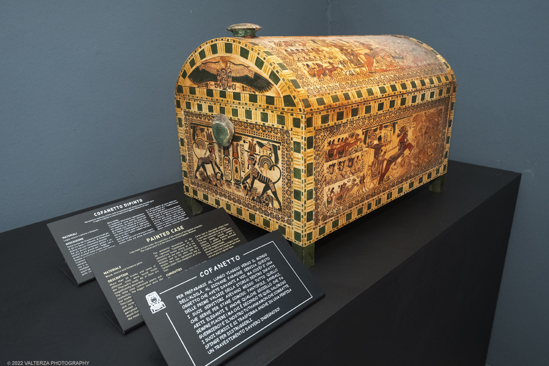 _DSF4075.jpg - 18/02/2022. Torino.Tutankhamon-viaggio verso l'eternitÃ  Ã¨ una mostra realizzata in occasione del centenario della scoperta della tomba, questo grazie alle circa cento riproduzioni dei reperti piÃ¹ importanti portati alla luce dall'archeologo Howard Carter nel 1922. Nella foto cofanetto contenente oggetti personali del Faraone Tutankhamon