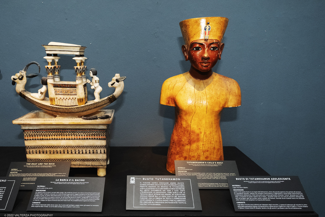 _DSF4096.jpg - 18/02/2022. Torino.Tutankhamon-viaggio verso l'eternitÃ  Ã¨ una mostra realizzata in occasione del centenario della scoperta della tomba, questo grazie alle circa cento riproduzioni dei reperti piÃ¹ importanti portati alla luce dall'archeologo Howard Carter nel 1922. Nella foto oggetti trovati nell'anticamera della tomba
