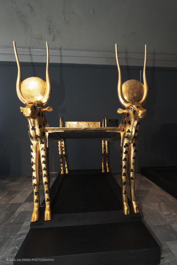 _DSF4114.jpg - 18/02/2022. Torino.Tutankhamon-viaggio verso l'eternitÃ  Ã¨ una mostra realizzata in occasione del centenario della scoperta della tomba, questo grazie alle circa cento riproduzioni dei reperti piÃ¹ importanti portati alla luce dall'archeologo Howard Carter nel 1922. Nella foto letto funebre della dea Mehet-Ueret