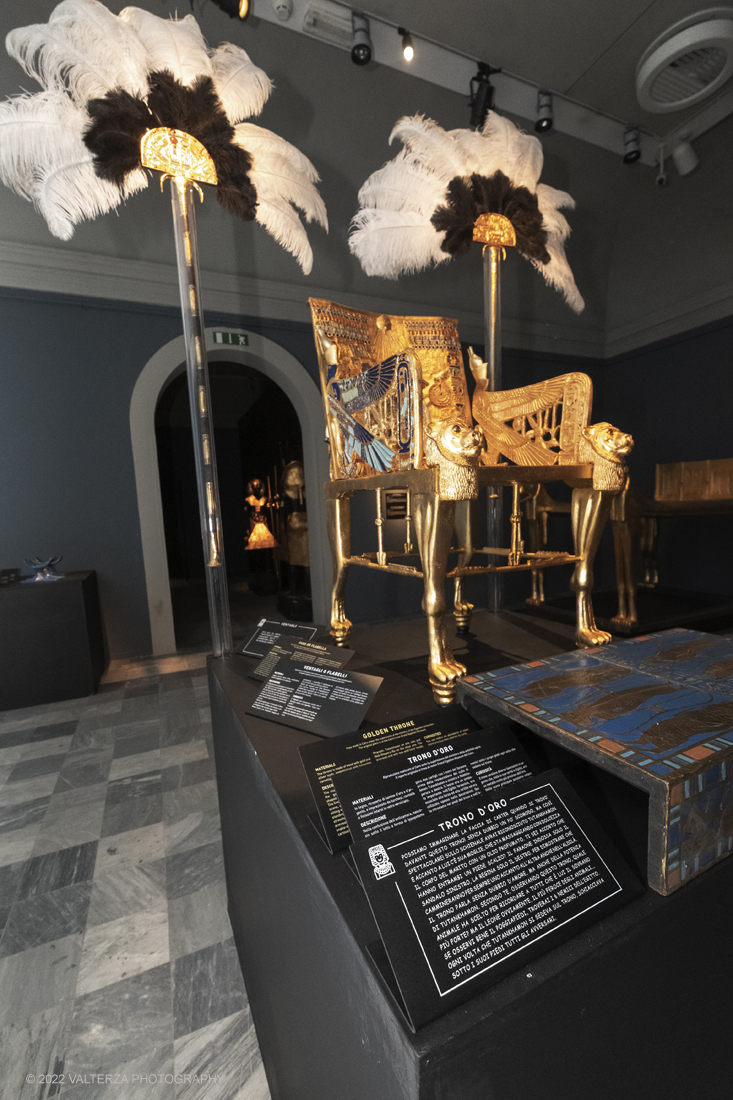 _DSF4128.jpg - 18/02/2022. Torino.Tutankhamon-viaggio verso l'eternitÃ  Ã¨ una mostra realizzata in occasione del centenario della scoperta della tomba, questo grazie alle circa cento riproduzioni dei reperti piÃ¹ importanti portati alla luce dall'archeologo Howard Carter nel 1922. Nella foto la stanza del trono del faraone.