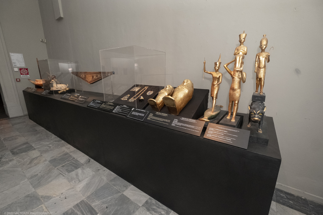 _DSF4226.jpg - 18/02/2022. Torino.Tutankhamon-viaggio verso l'eternitÃ  Ã¨ una mostra realizzata in occasione del centenario della scoperta della tomba, questo grazie alle circa cento riproduzioni dei reperti piÃ¹ importanti portati alla luce dall'archeologo Howard Carter nel 1922. Nella foto reperti trovati nella tomba