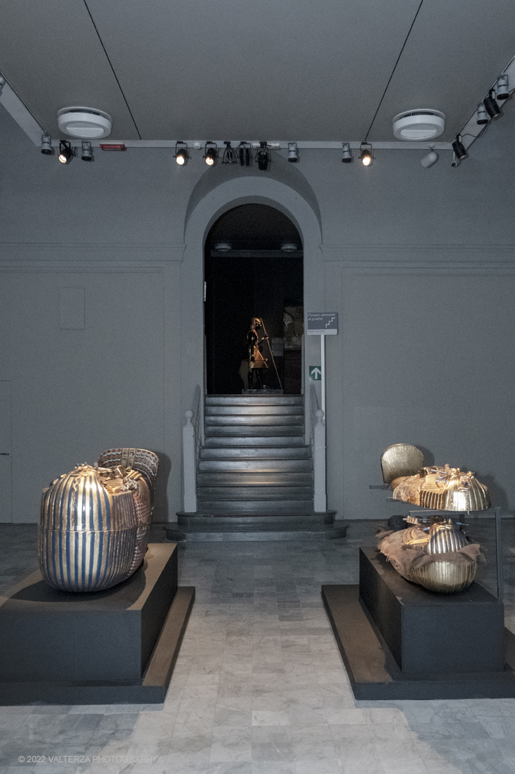 _DSF4301.jpg - 18/02/2022. Torino.Tutankhamon-viaggio verso l'eternitÃ  Ã¨ una mostra realizzata in occasione del centenario della scoperta della tomba, questo grazie alle circa cento riproduzioni dei reperti piÃ¹ importanti portati alla luce dall'archeologo Howard Carter nel 1922. Nella foto parte della installazione