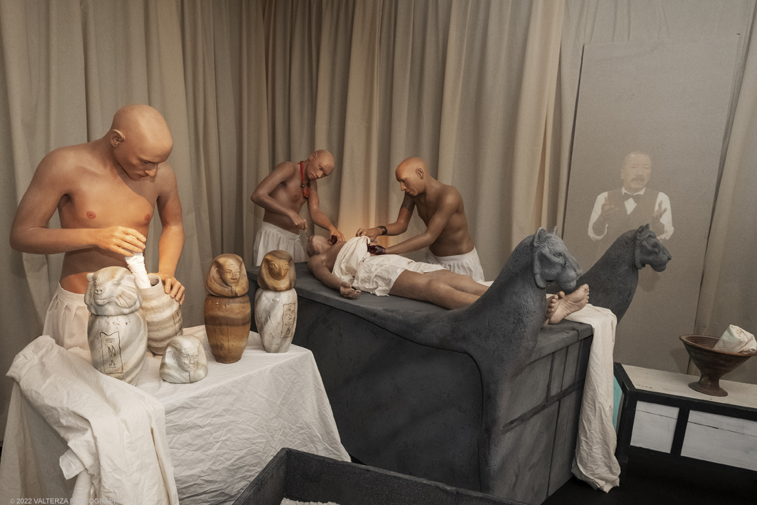 _DSF4329.jpg - 18/02/2022. Torino.Tutankhamon-viaggio verso l'eternitÃ  Ã¨ una mostra realizzata in occasione del centenario della scoperta della tomba, questo grazie alle circa cento riproduzioni dei reperti piÃ¹ importanti portati alla luce dall'archeologo Howard Carter nel 1922. Nella foto illustrazione del processo di mummificazione