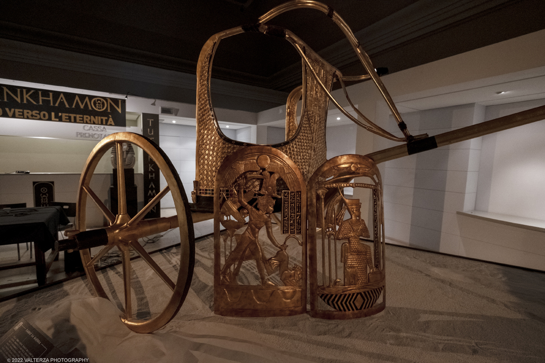 _DSF4342.jpg - 18/02/2022. Torino.Tutankhamon-viaggio verso l'eternitÃ  Ã¨ una mostra realizzata in occasione del centenario della scoperta della tomba, questo grazie alle circa cento riproduzioni dei reperti piÃ¹ importanti portati alla luce dall'archeologo Howard Carter nel 1922. Nella foto carro da guerra