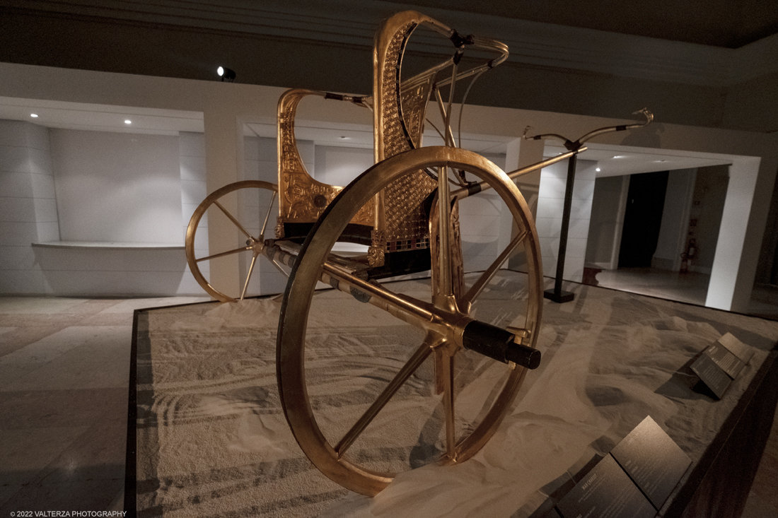 _DSF4349.jpg - 18/02/2022. Torino.Tutankhamon-viaggio verso l'eternitÃ  Ã¨ una mostra realizzata in occasione del centenario della scoperta della tomba, questo grazie alle circa cento riproduzioni dei reperti piÃ¹ importanti portati alla luce dall'archeologo Howard Carter nel 1922. Nella foto carro da guerra