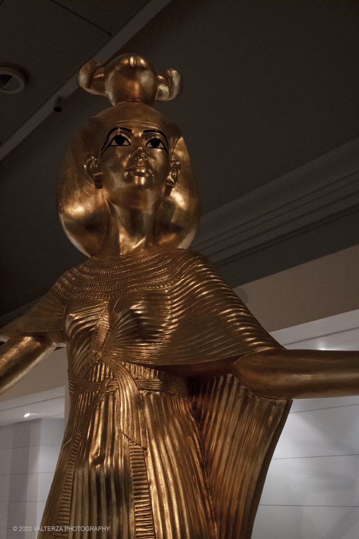 _DSF4365.jpg - 18/02/2022. Torino.Tutankhamon-viaggio verso l'eternitÃ  Ã¨ una mostra realizzata in occasione del centenario della scoperta della tomba, questo grazie alle circa cento riproduzioni dei reperti piÃ¹ importanti portati alla luce dall'archeologo Howard Carter nel 1922. Nella foto la dea Selket
