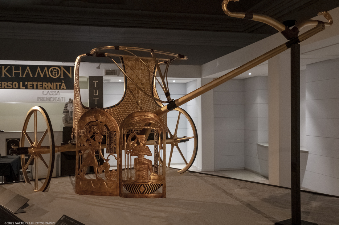 _DSF4367.jpg - 18/02/2022. Torino.Tutankhamon-viaggio verso l'eternitÃ  Ã¨ una mostra realizzata in occasione del centenario della scoperta della tomba, questo grazie alle circa cento riproduzioni dei reperti piÃ¹ importanti portati alla luce dall'archeologo Howard Carter nel 1922. Nella foto carro da guerra