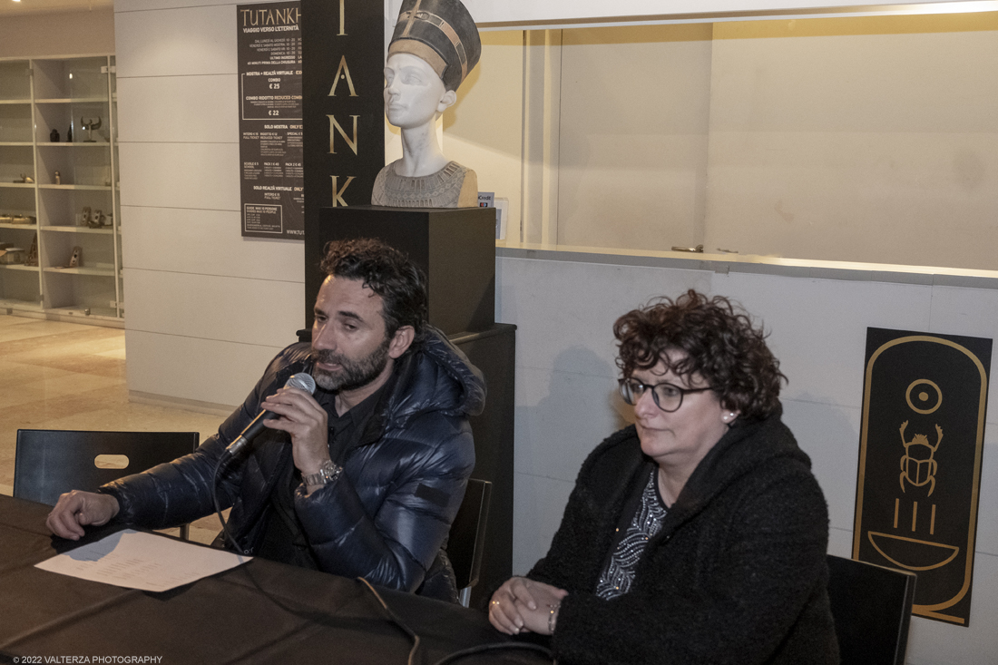 _DSF4397.jpg - 18/02/2022. Torino.Tutankhamon-viaggio verso l'eternitÃ  Ã¨ una mostra realizzata in occasione del centenario della scoperta della tomba, questo grazie alle circa cento riproduzioni dei reperti piÃ¹ importanti portati alla luce dall'archeologo Howard Carter nel 1922. Nella foto un momento della presentazione della mostra a cura del direttore Giacomo Cantini e della egittologa Clarissa Decembri