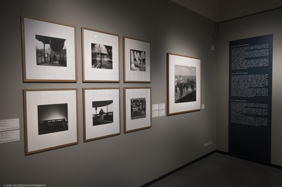 _DSF3251.jpg - 09/02/2022. Torino. Lâ€™esposizione si prefigge di raccontare aspetti sconosciuti o poco noti della misteriosa vicenda umana e artistica di Vivian Maier, approfondendo nuovi capitoli o proponendo lavori finora inediti, come la serie di scatti realizzati durante il suo viaggio in Italia, in particolare a Torino e Genova, nellâ€™estate del 1959. Nella foto immaagini della sezione dedicata a La strada