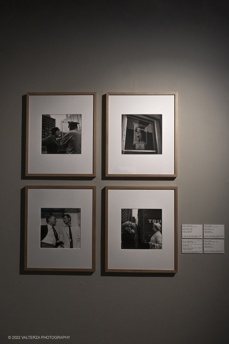 _DSF3276.jpg - 09/02/2022. Torino. Lâ€™esposizione si prefigge di raccontare aspetti sconosciuti o poco noti della misteriosa vicenda umana e artistica di Vivian Maier, approfondendo nuovi capitoli o proponendo lavori finora inediti, come la serie di scatti realizzati durante il suo viaggio in Italia, in particolare a Torino e Genova, nellâ€™estate del 1959. Nella foto immagini della sezione La strada. Teatro dell'ordinario